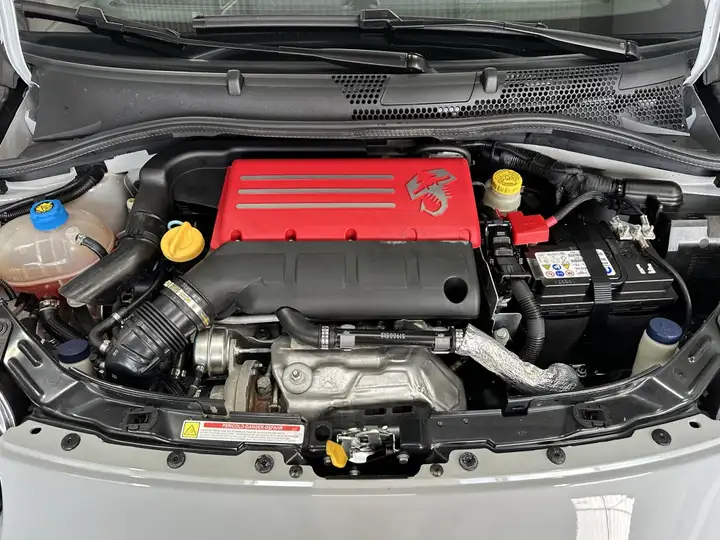 Abarth 695 2022, foto 44