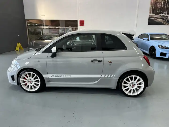Abarth 695 2022, foto 10