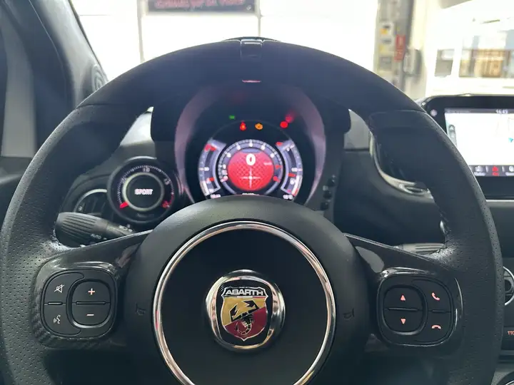 Abarth 695 2022, foto 31