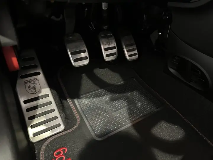 Abarth 695 2022, foto 35