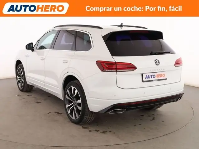 Volkswagen Touareg view 4
