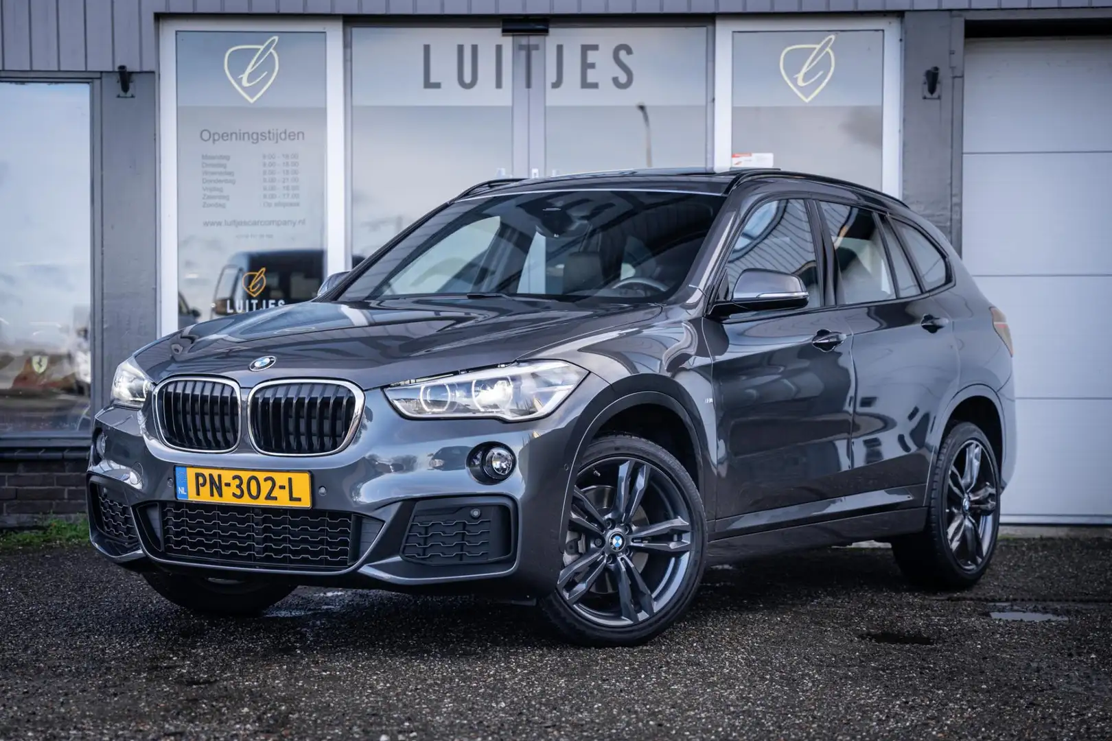 BMW X1 SDrive20i M-Sport I Org.NL I Pano-dak I HuD I Lede Grijs - 1
