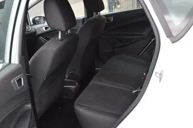 Ford Fiesta view 9