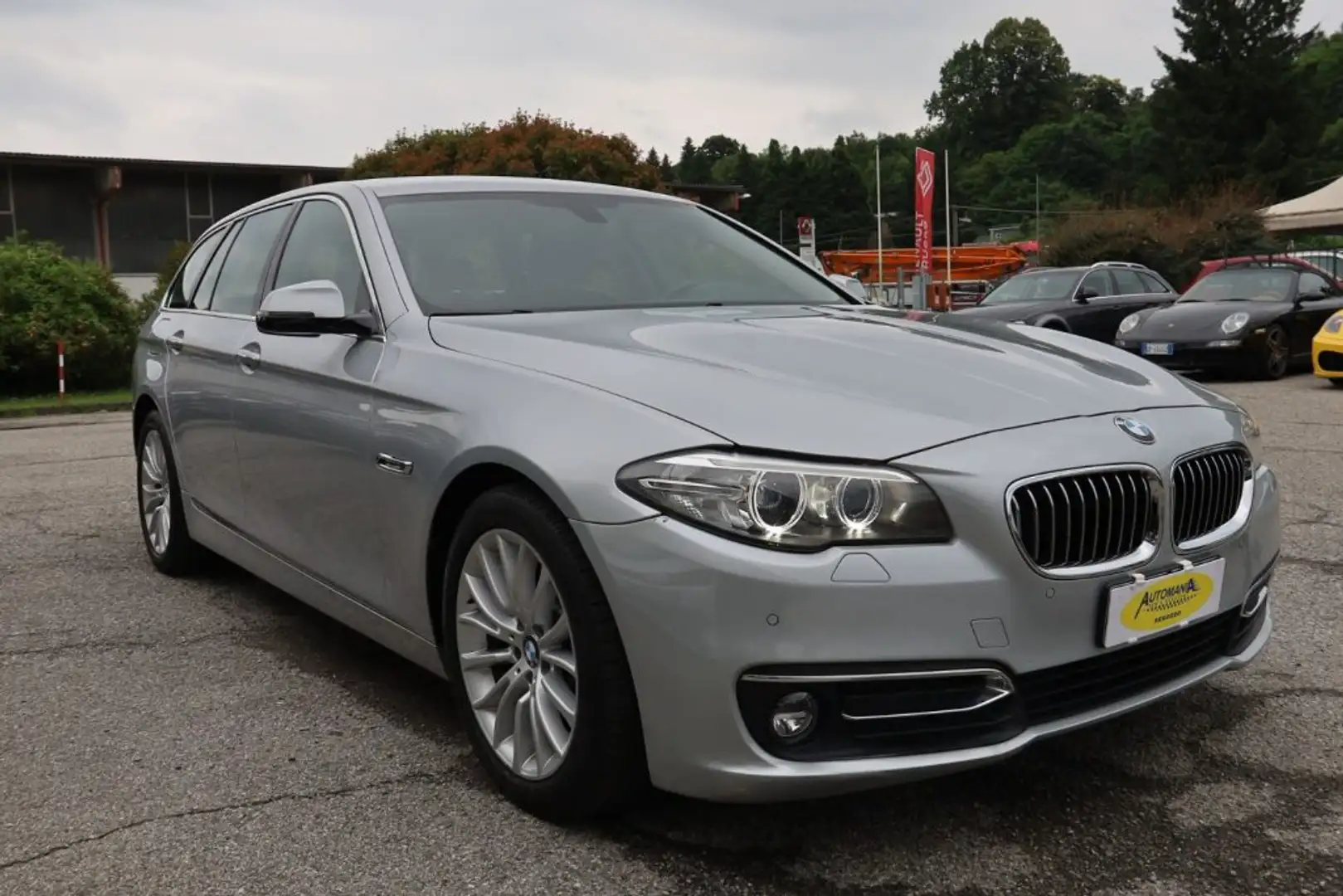 BMW 520 d xDrive Touring Luxury Сірий - 2