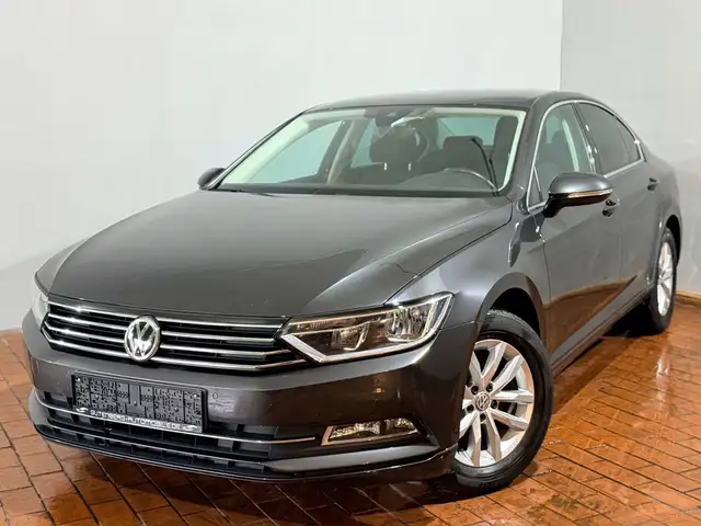 Volkswagen Passat Limo Navi Kamera Digital Tacho ACC Ahk