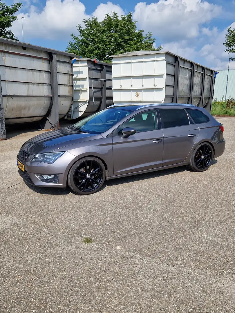 SEAT Leon 1.4 TSI FR Business Beżowy - 1