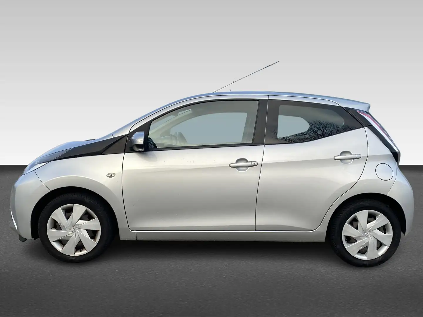 Toyota Aygo 1.0 VVT-i x-play Grijs - 2