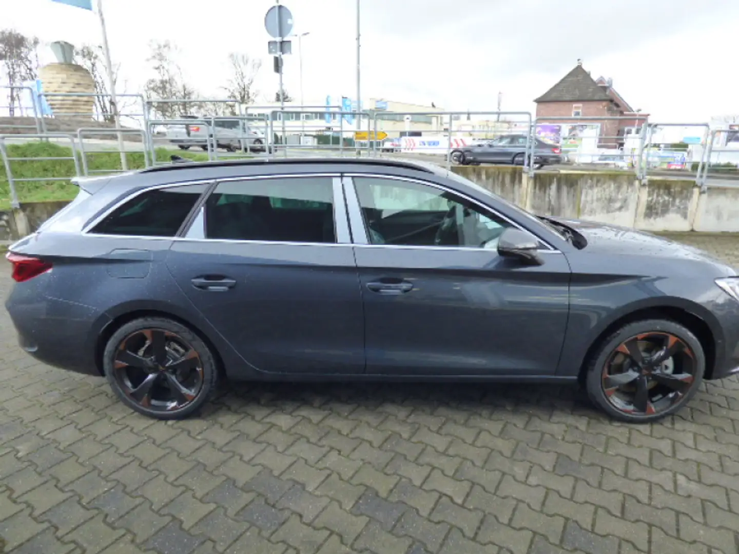 CUPRA Leon Leon Sportstourer 1.5 eTSI ACT LED Navi Kessy Gris - 2