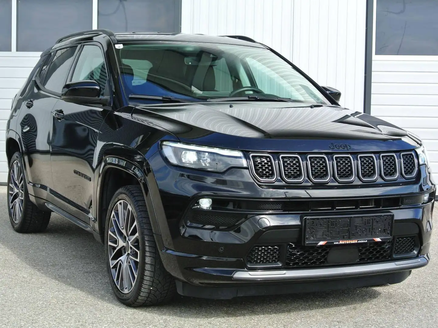 Jeep Compass 1.5 T4 FWD DCT7 e-Hybrid Summit * LEDER * KAMERA* LED * Schwarz - 1