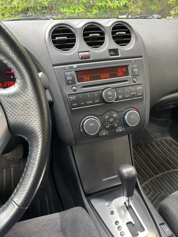 Nissan Altima снимка Nissan Altima