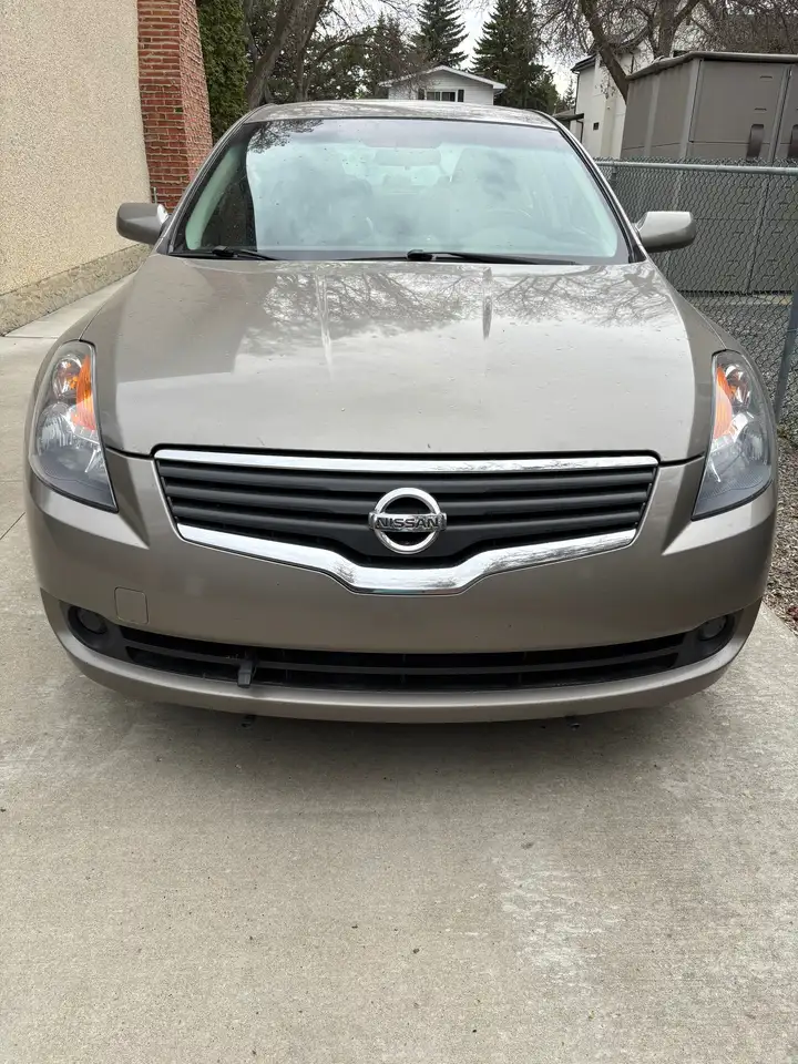 Nissan Altima снимка Nissan Altima