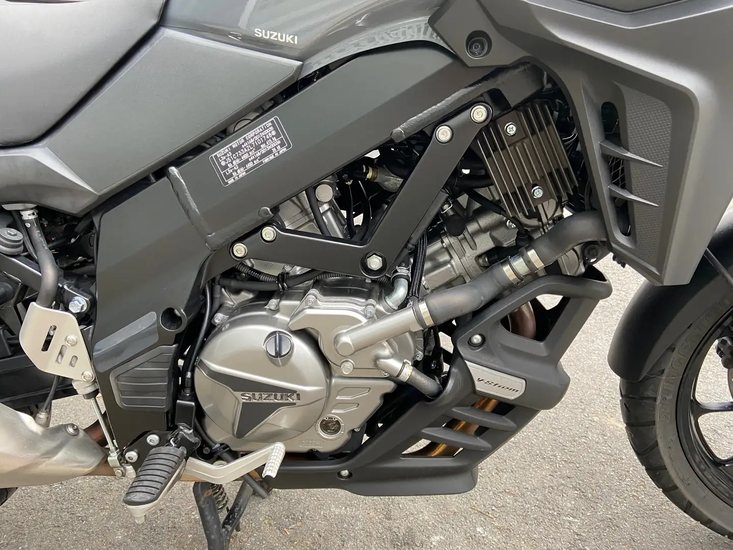 Suzuki V-Strom 650 Gris - 2
