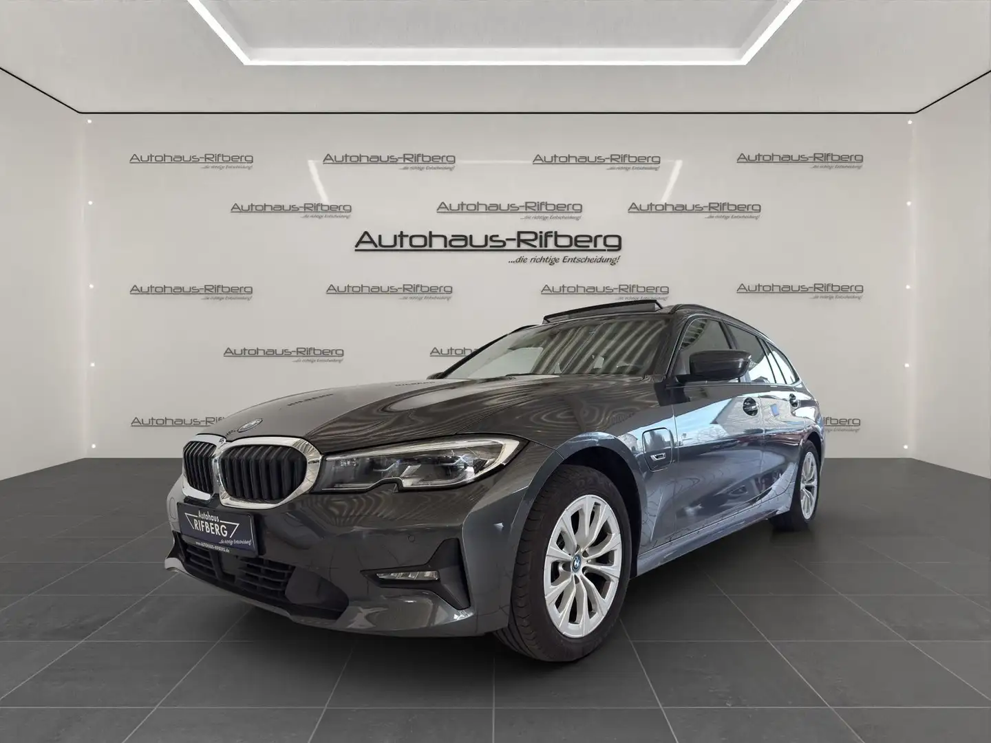BMW 330 e xDrive HUD/AHK/PanD/DrivinA/Laser/KeyGo Grau - 1