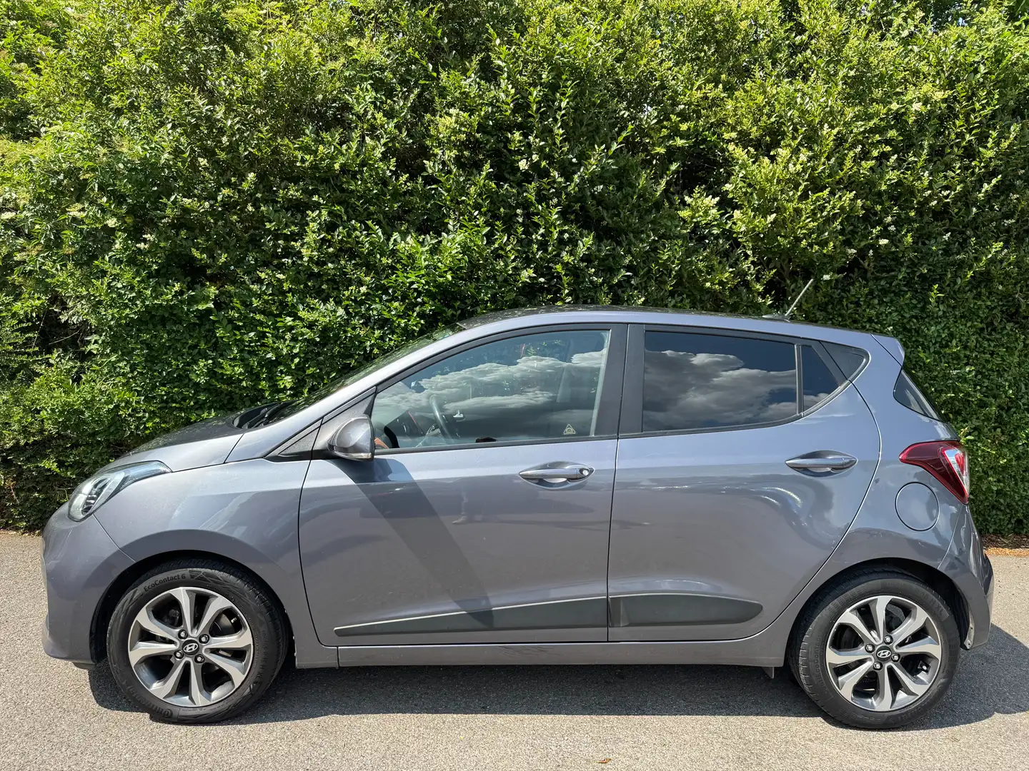 Hyundai i10 1.2i+AIRCO+NAVI+CARNET HYUNDAI+JANTES+EURO 6B Grijs - 2
