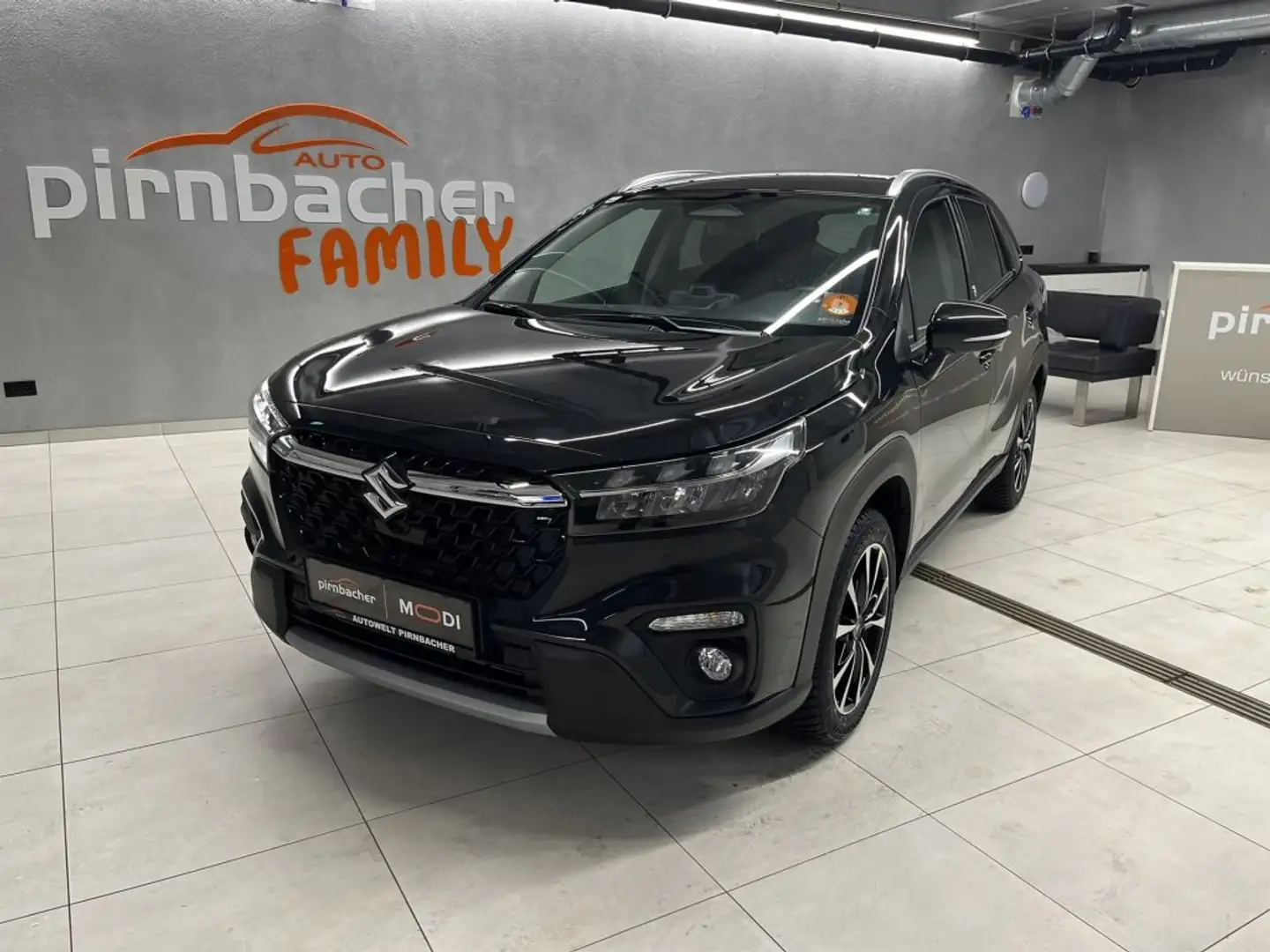 Suzuki S-Cross 1.4 HYBRID ALLGRIP shine Zwart - 1