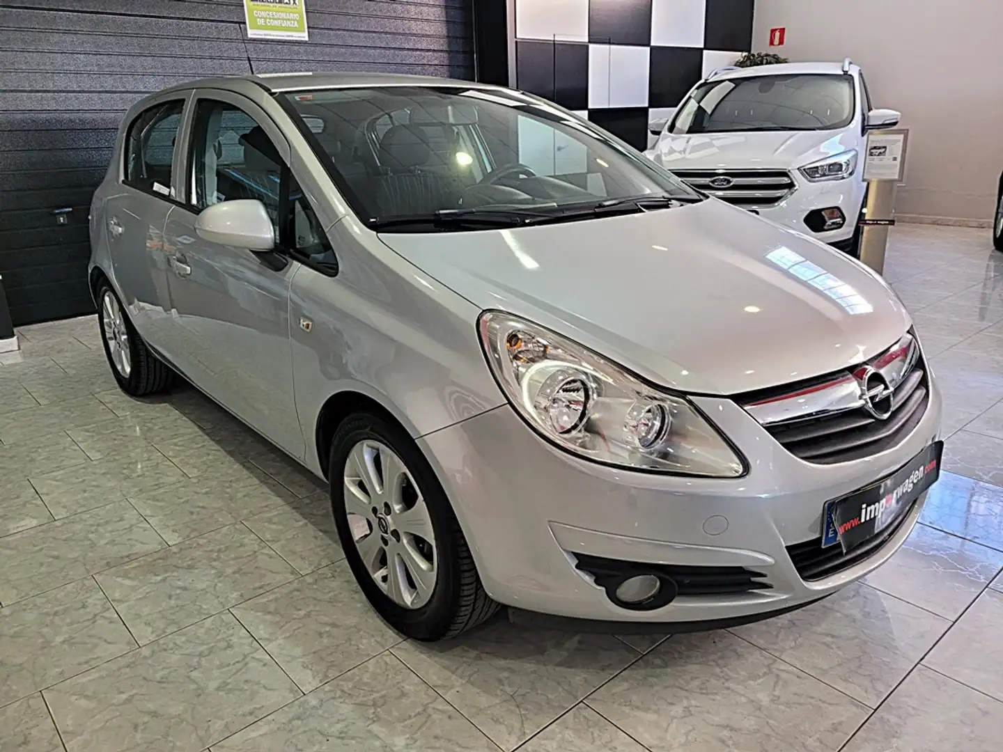 Opel Corsa 1.4 Enjoy Gris - 2