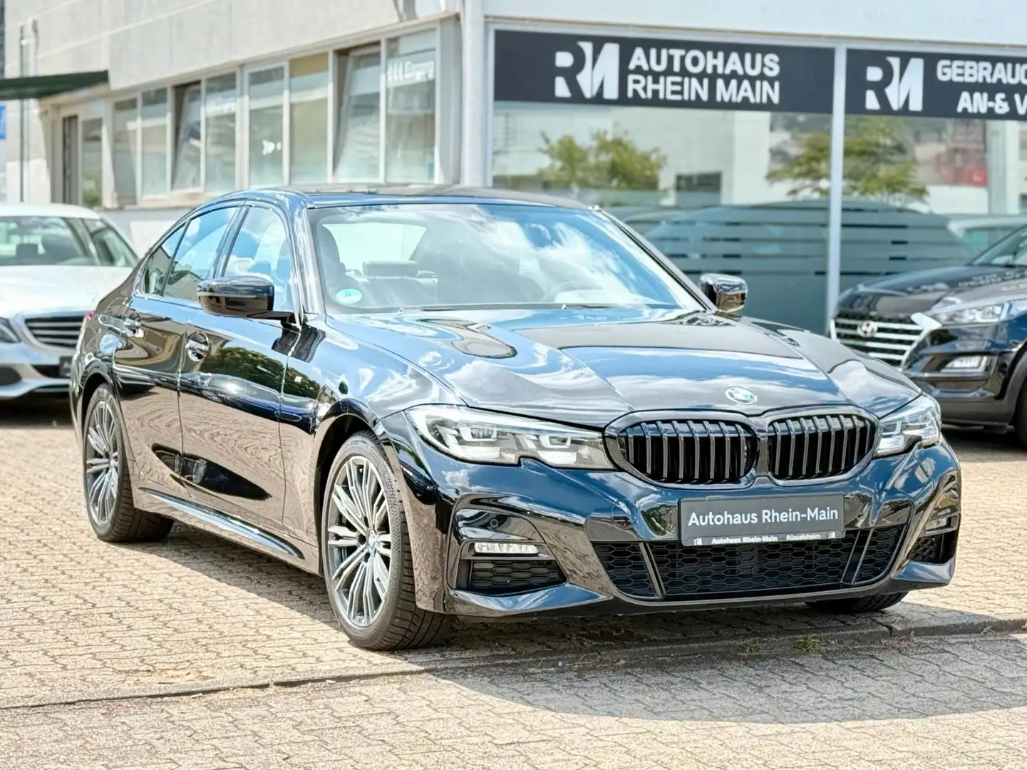 BMW 318 d M Sport*Aut.*Shadow*Nav*Led*Ambiente*AppleC Schwarz - 1