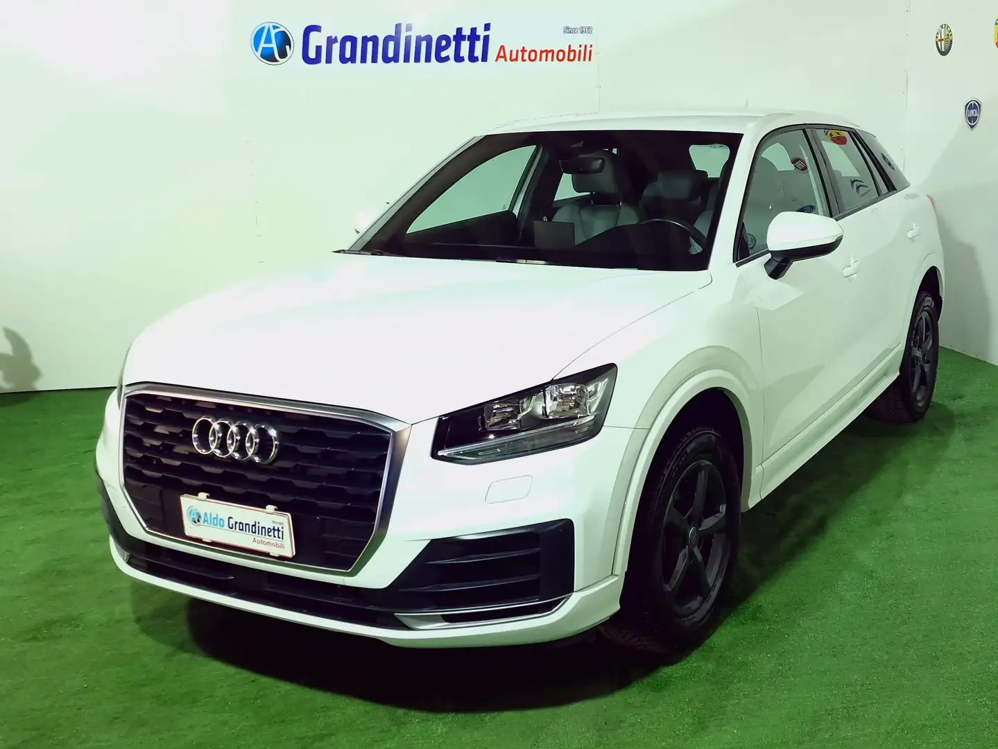 Audi Q2 Q2 1.6 tdi S line edition Weiß - 1