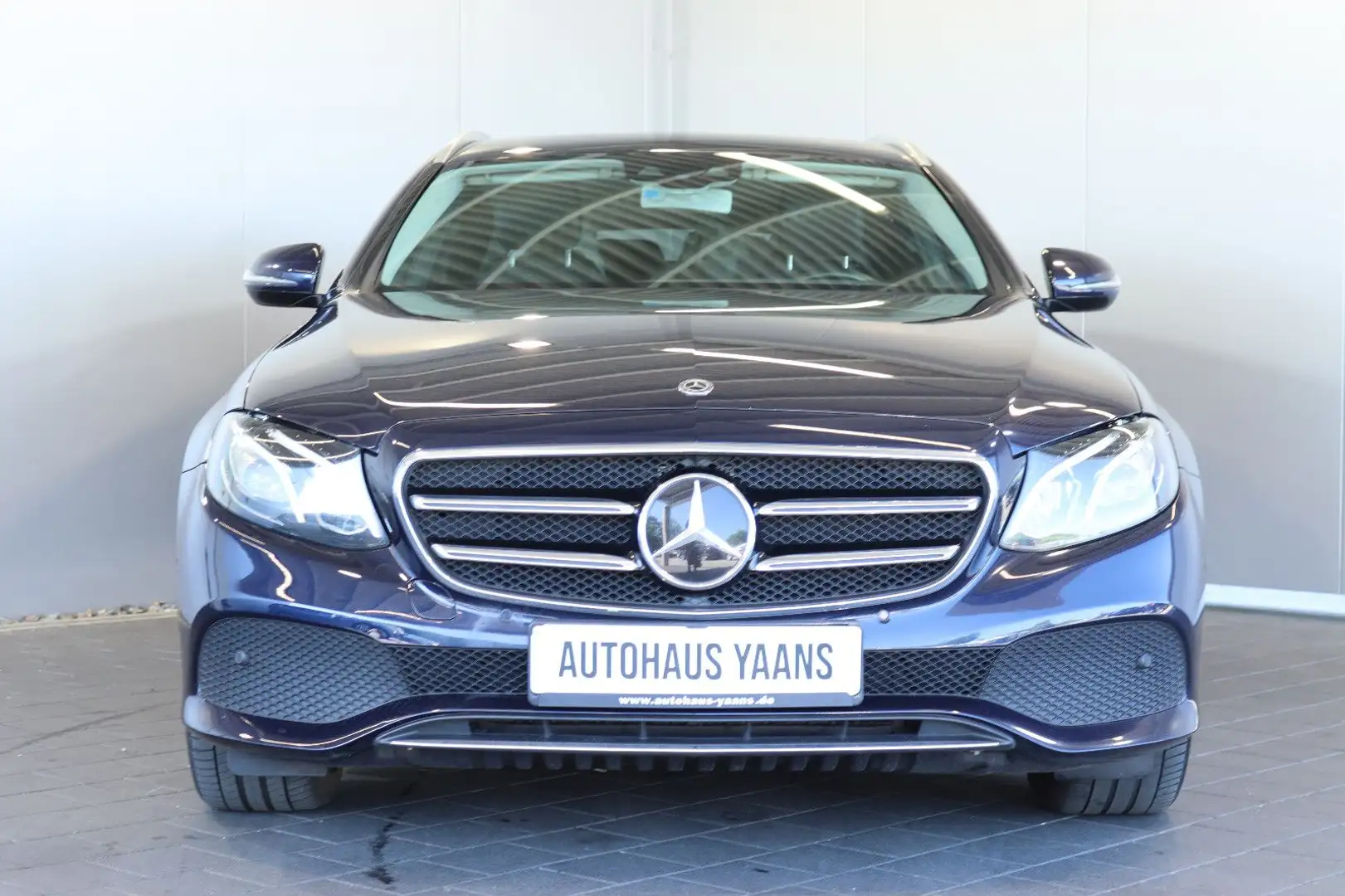 Mercedes-Benz E 350 d Avantgarde DISTR.+HUD+WIDE+LED+KAM+18" Blau - 2