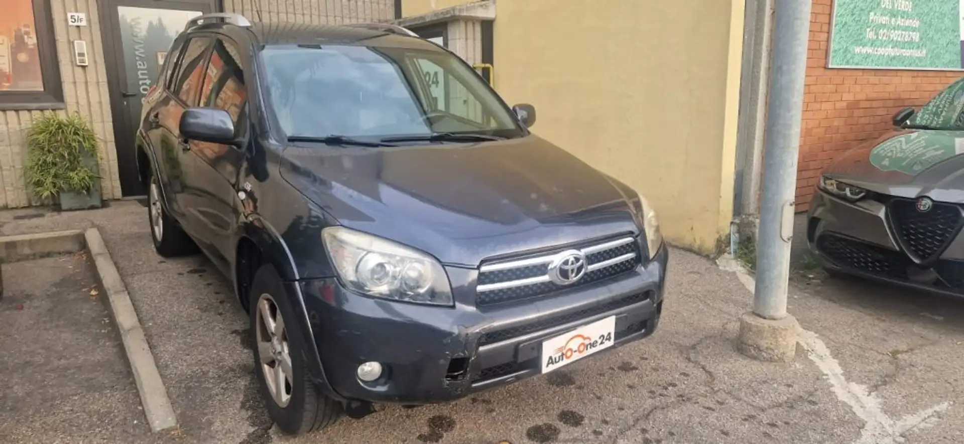 Toyota RAV 4 RAV4 2.2 D-4D 177 CV Luxury PER COMMERCIANTI Silber - 1