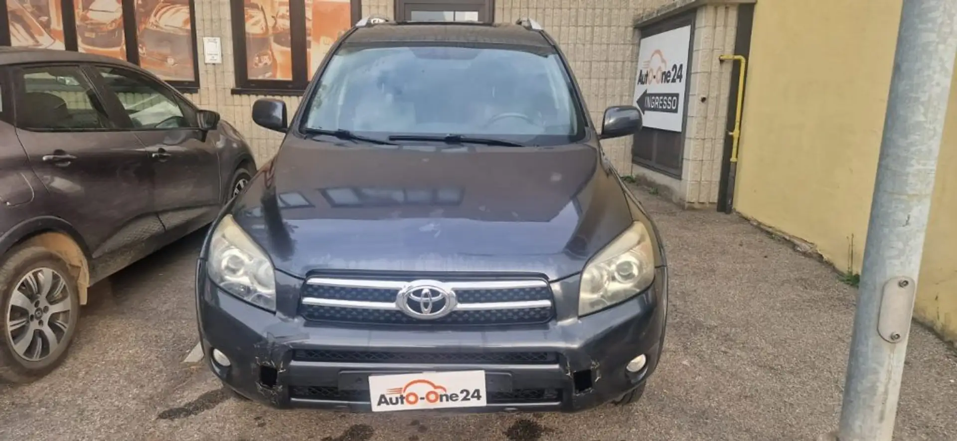 Toyota RAV 4 RAV4 2.2 D-4D 177 CV Luxury PER COMMERCIANTI Silber - 2