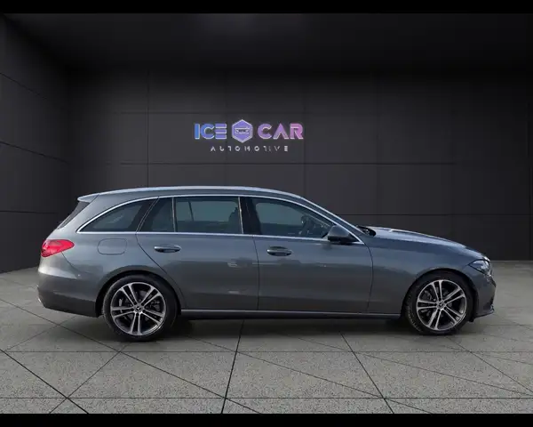 Mercedes-Benz C-Class view 4