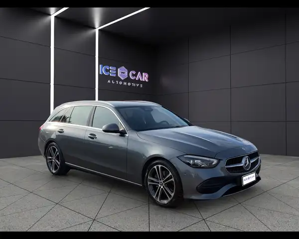 Mercedes-Benz C-Class view 3