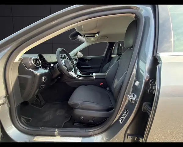 Mercedes-Benz C-Class view 9