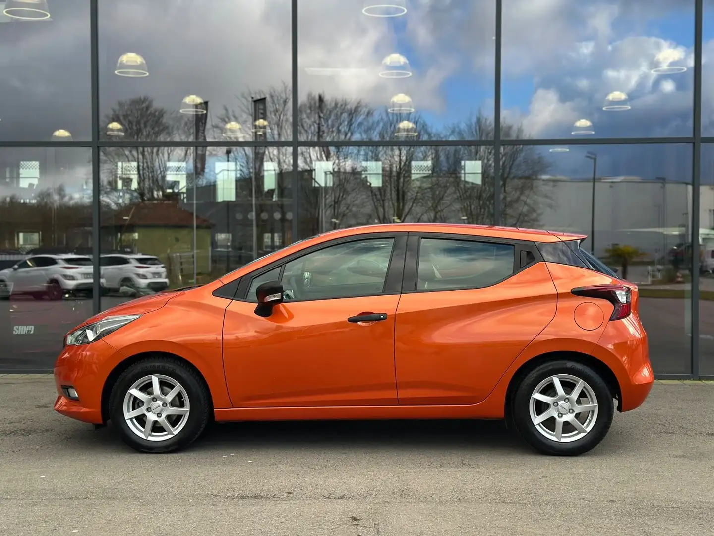 Nissan Micra 1.0 IG 71 Visia Plus 2.HAND/KLIMA/MFL/USB Orange - 2