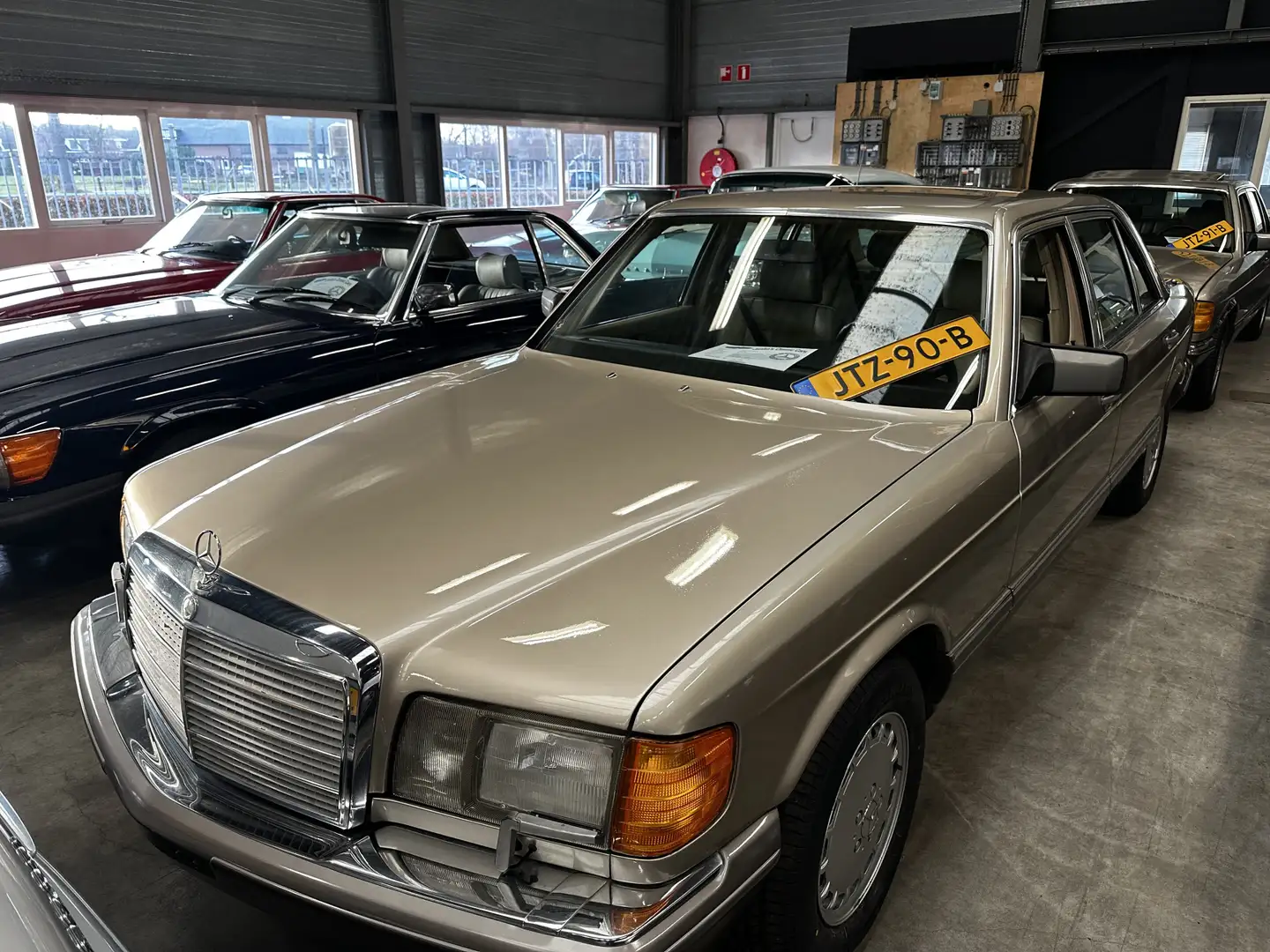 Mercedes-Benz S 560 SEL Silber - 1