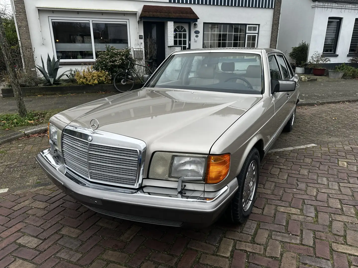Mercedes-Benz S 560 SEL Silber - 2