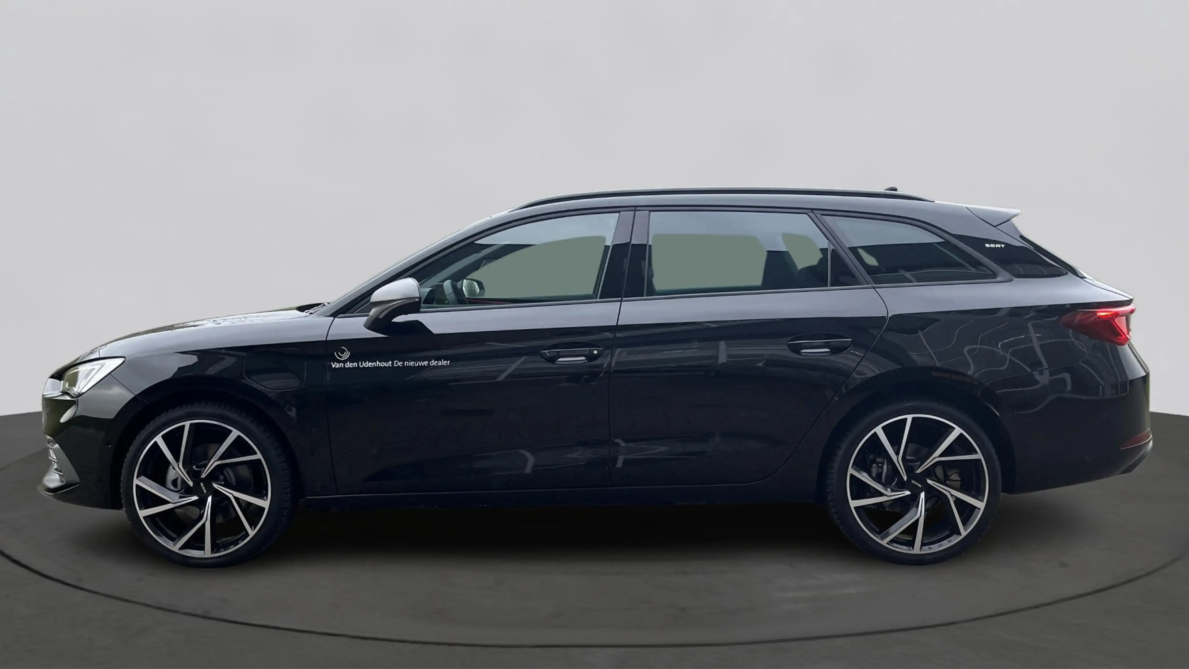 SEAT Leon e-Hybrid Sportstourer 1.5 TSI FR Business | Navigatie | 19" — photo 11