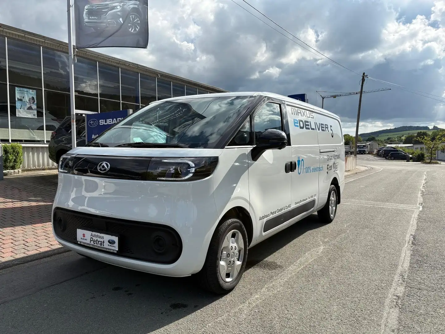 Maxus E Deliver 5 L2H1 AT FWD 64Kwh Weiß - 1