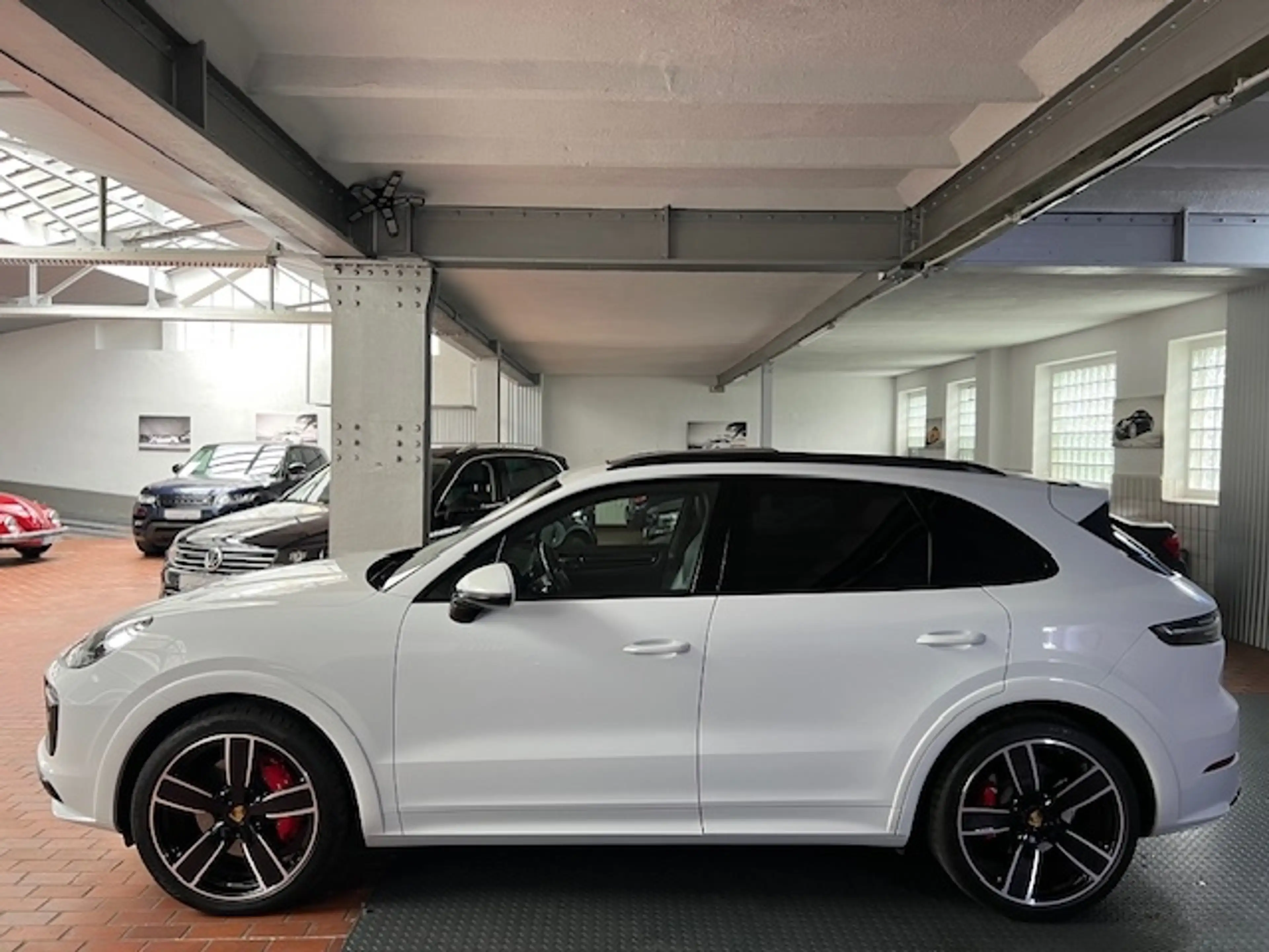 Porsche Cayenne GTS Matrix 22'' Standhzg. AHK-el. Pano Chrono LED — photo 3