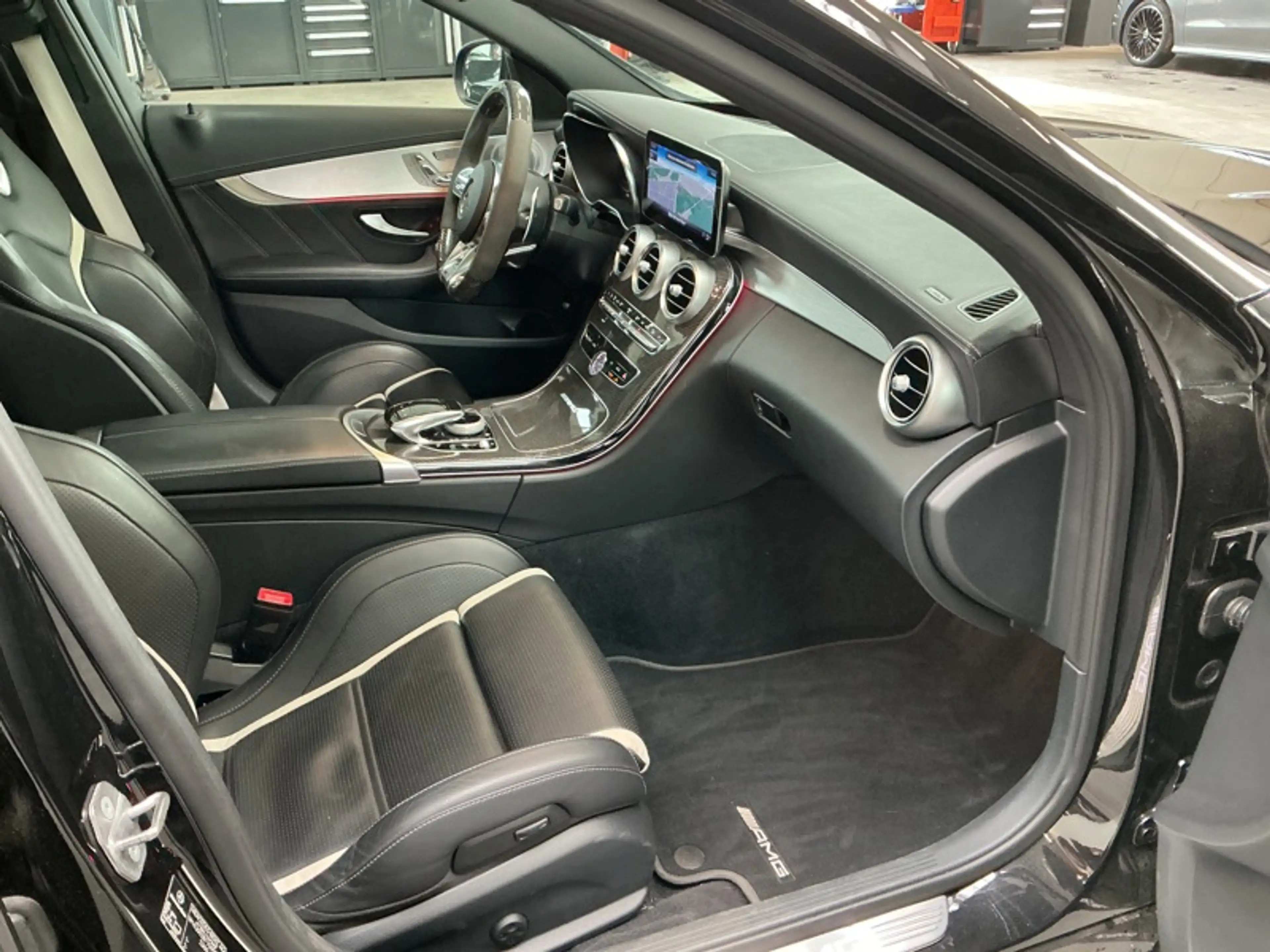 Mercedes-Benz C 63 AMG S Break Sièges Perf Pano Burmester — photo 15