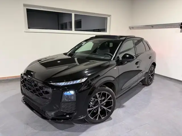 Audi Q3 view 5