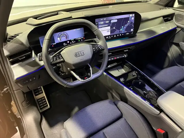 Audi Q3 view 9