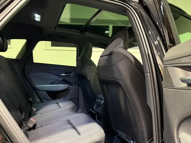 Audi Q3 view 7