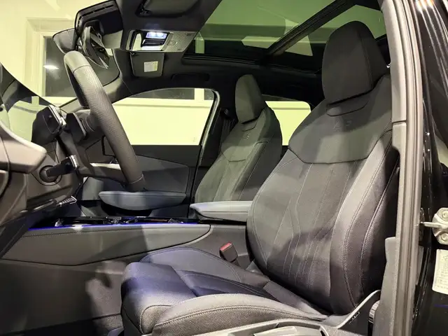 Audi Q3 view 10