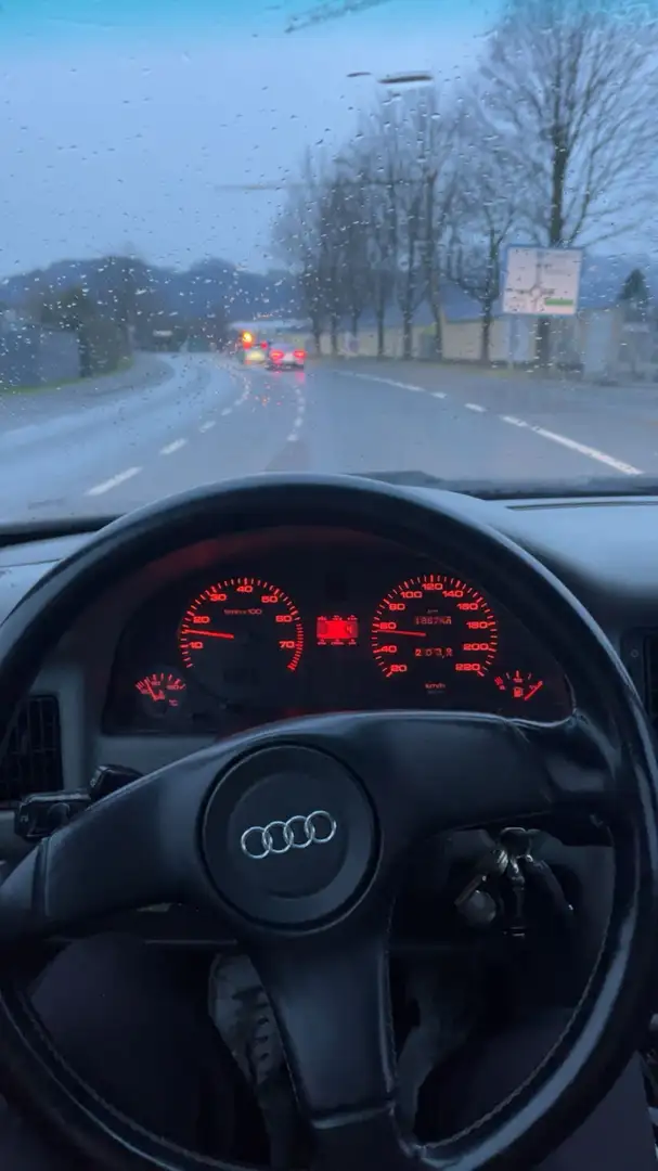 Audi Cabriolet 2.0 E Чорний - 2