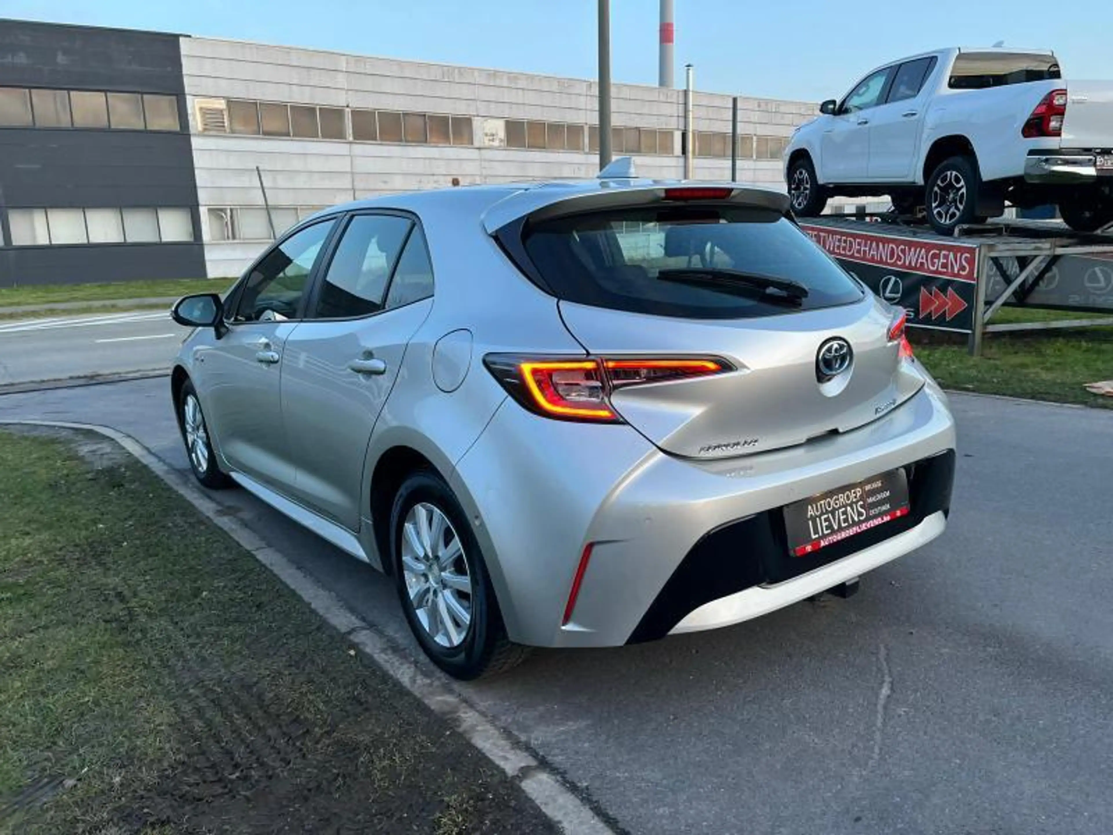 Toyota Corolla 1.8 hyb hb dynamic — photo 7