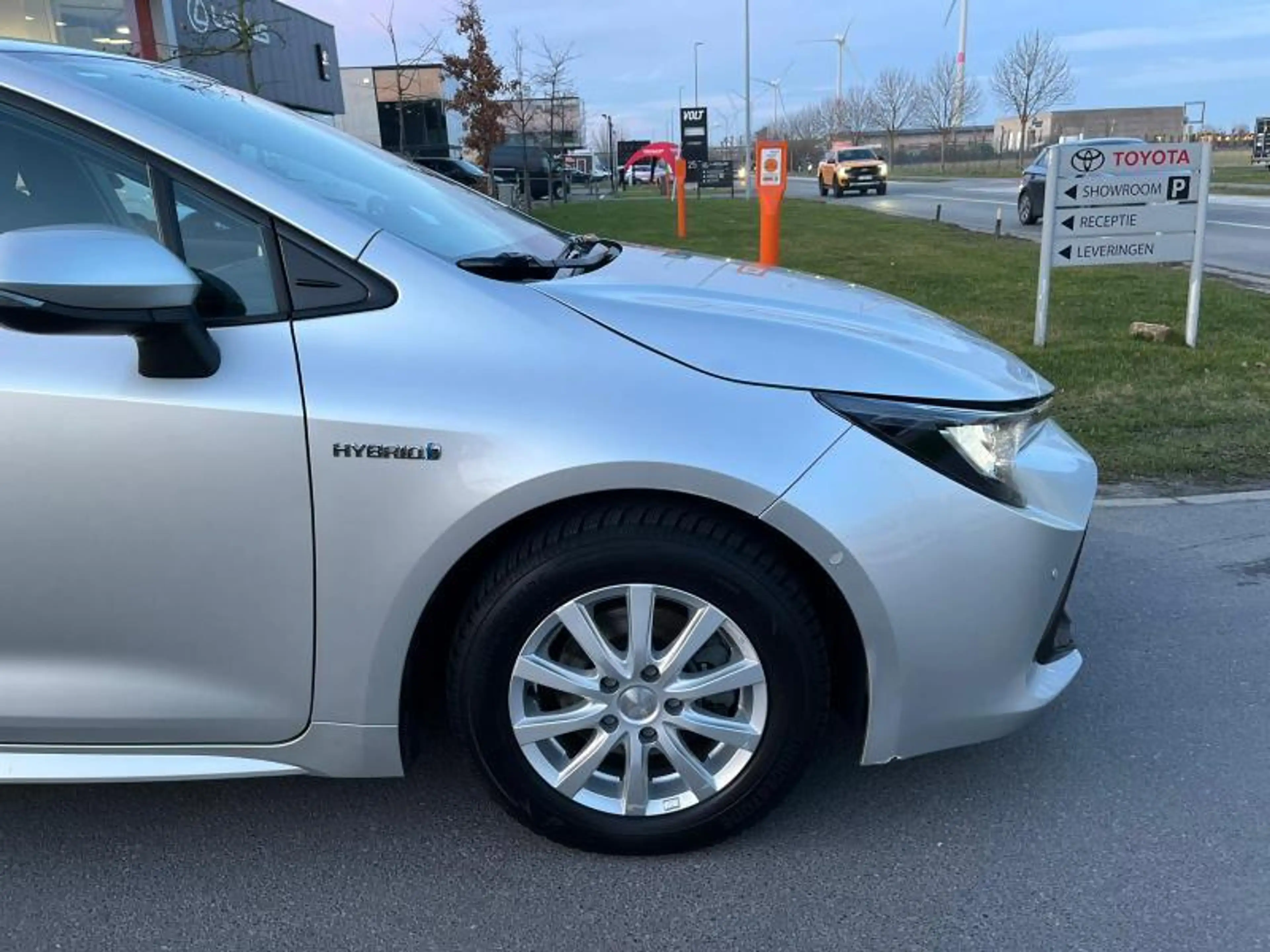 Toyota Corolla 1.8 hyb hb dynamic — photo 4
