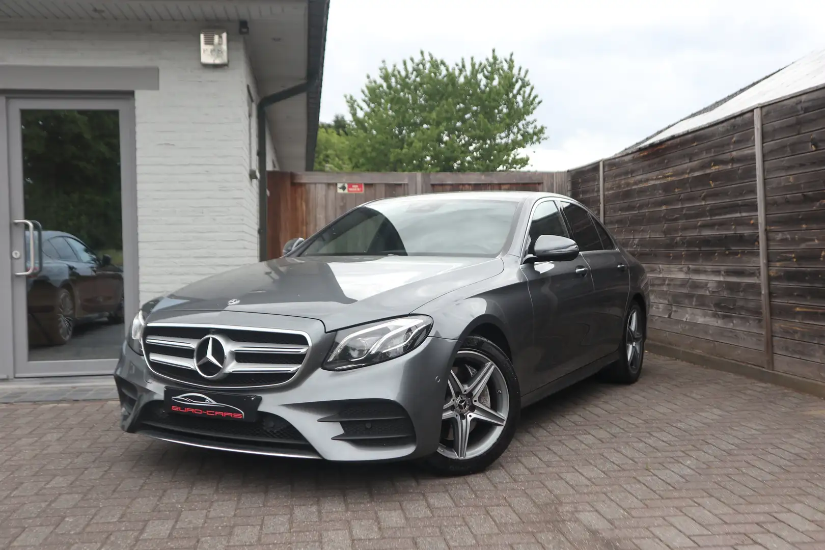 Mercedes-Benz E 200 AMG PAKKET/VOLLEDER/360°/MEMORY/GPS/CRUISE/TOP Šedá - 1