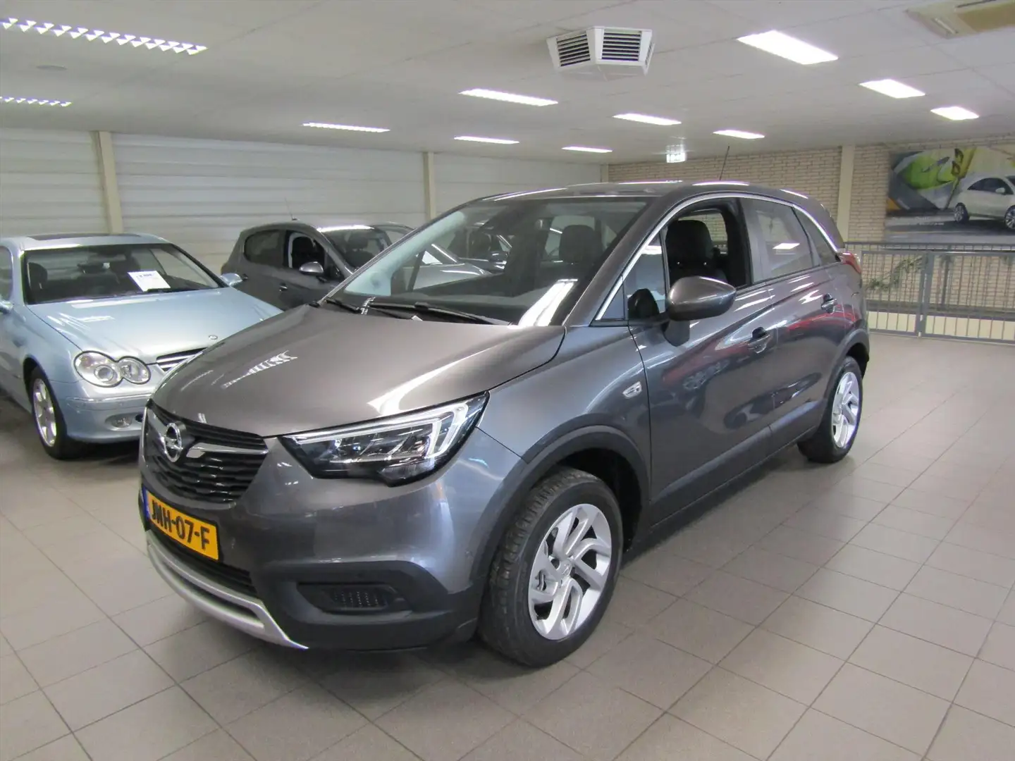 Opel Crossland X 1.2 Turbo 130pk Business Edition Automaat Gris - 1