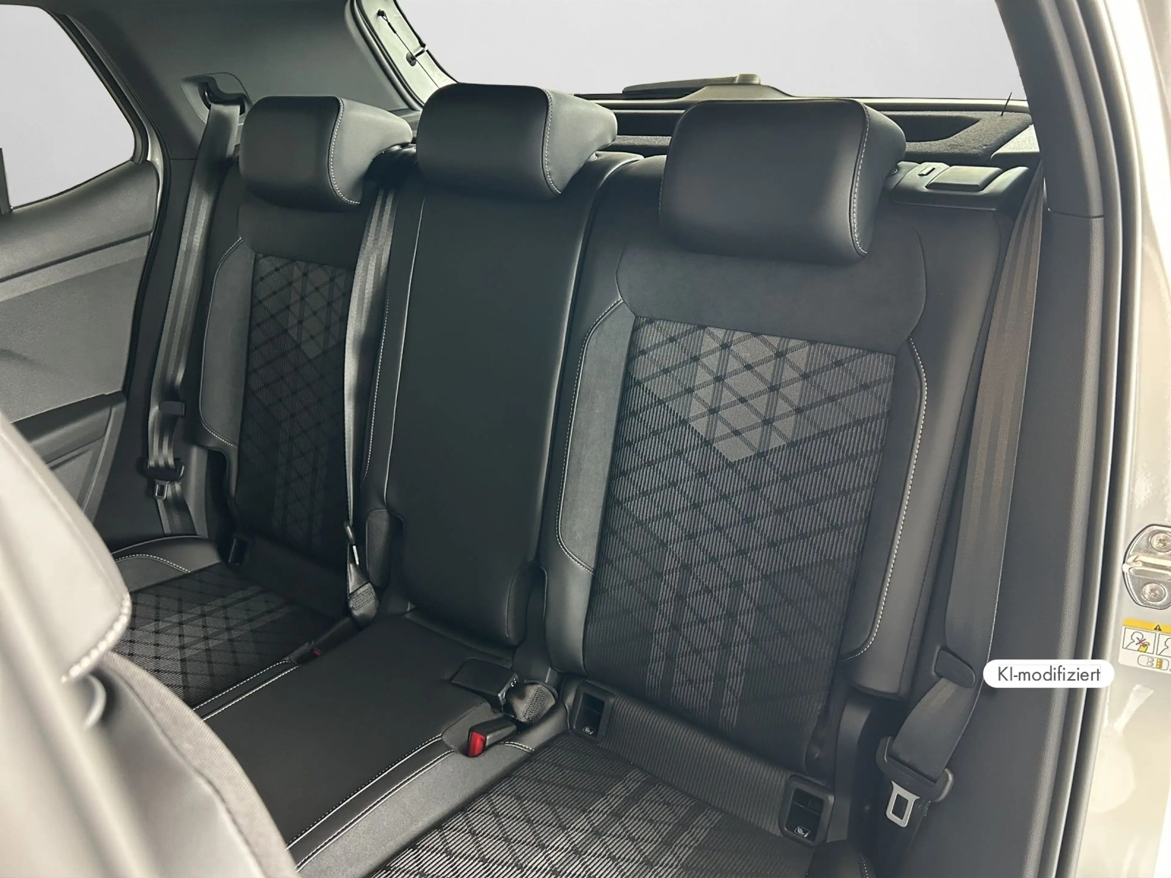 Volkswagen T-Cross R-Line 1.5 TSI ACT DSG AHK NAVI KAMERA — photo 14