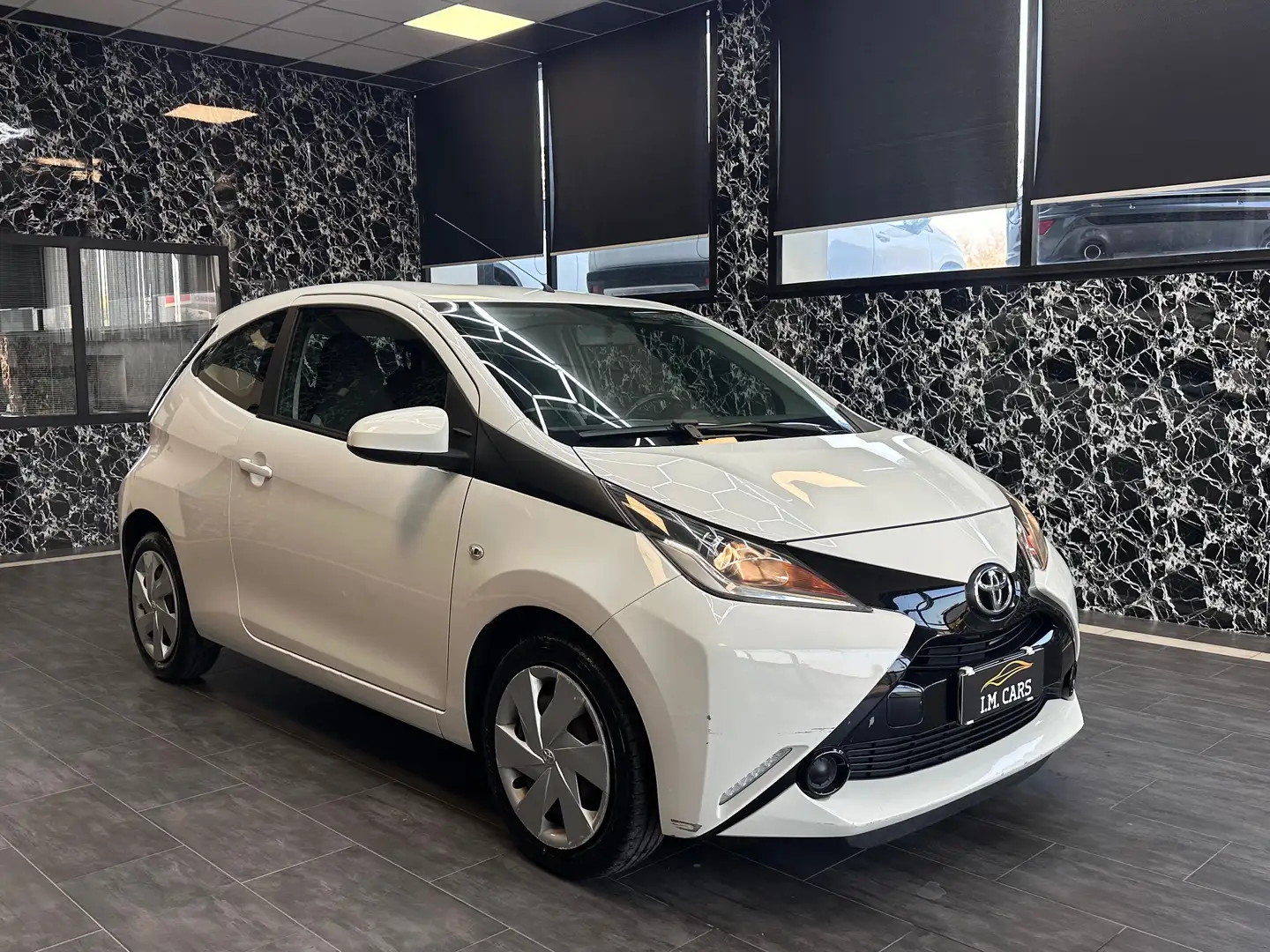 Toyota Aygo 3p 1.0 x-clusiv Bianco - 1
