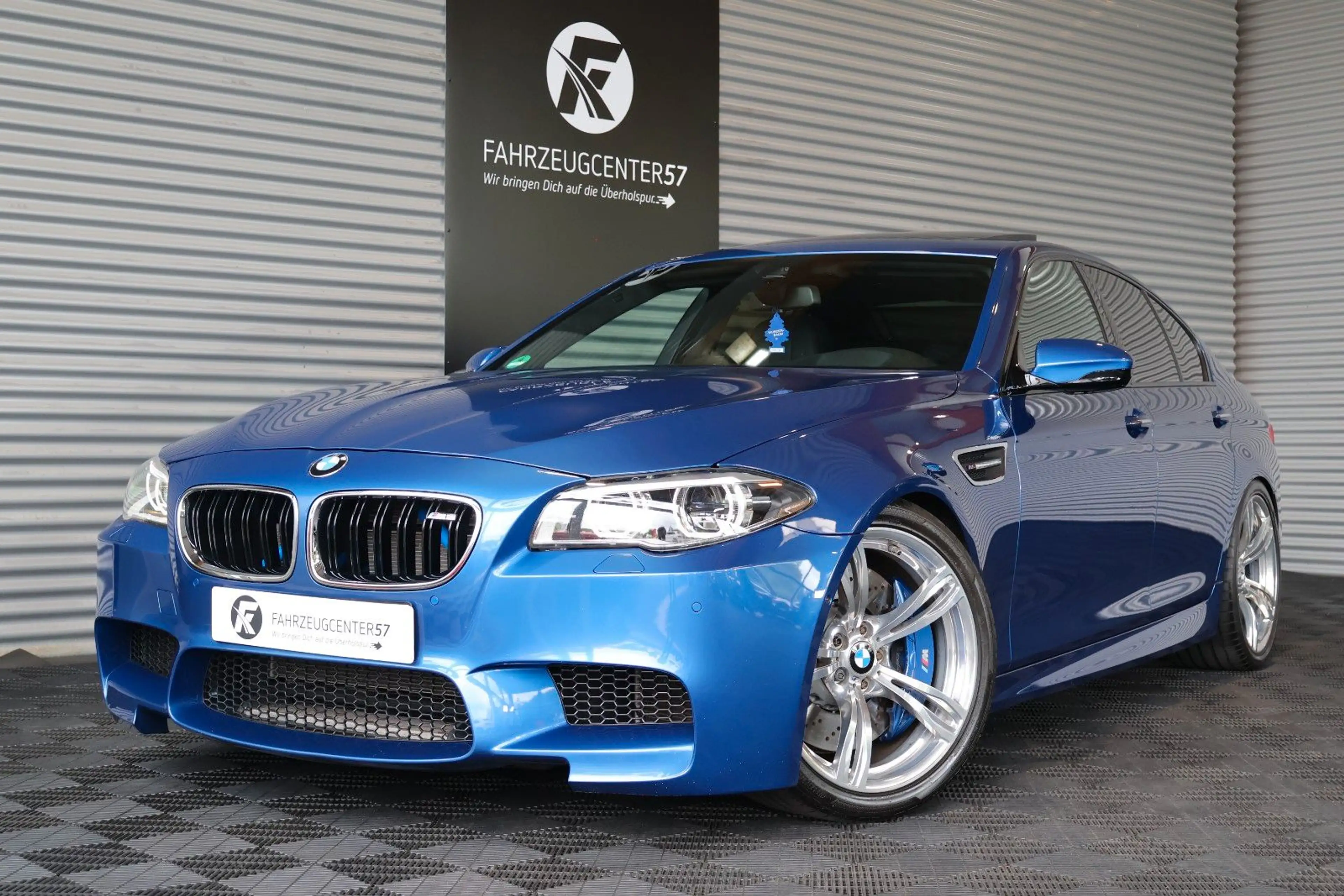 BMW M5 F10 INDIVIDUAL/B&0/LED/360°/HUD/MASSAGE