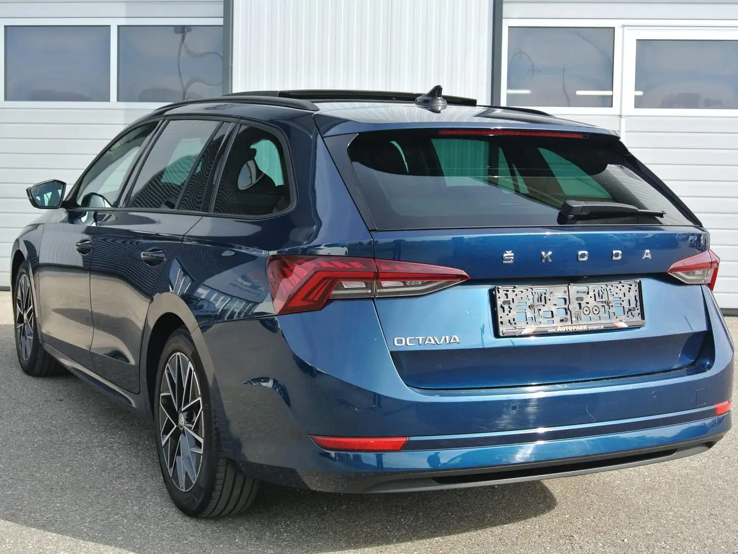 Skoda Octavia Kombi 2.0 TDI DSG *Sportpaket * PANO * virt. CP Blau - 2