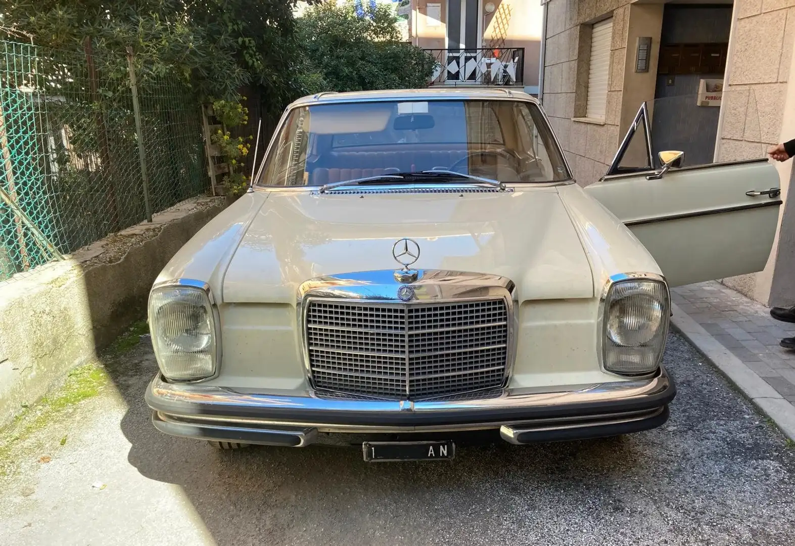 Mercedes-Benz 250 CE Beżowy - 1