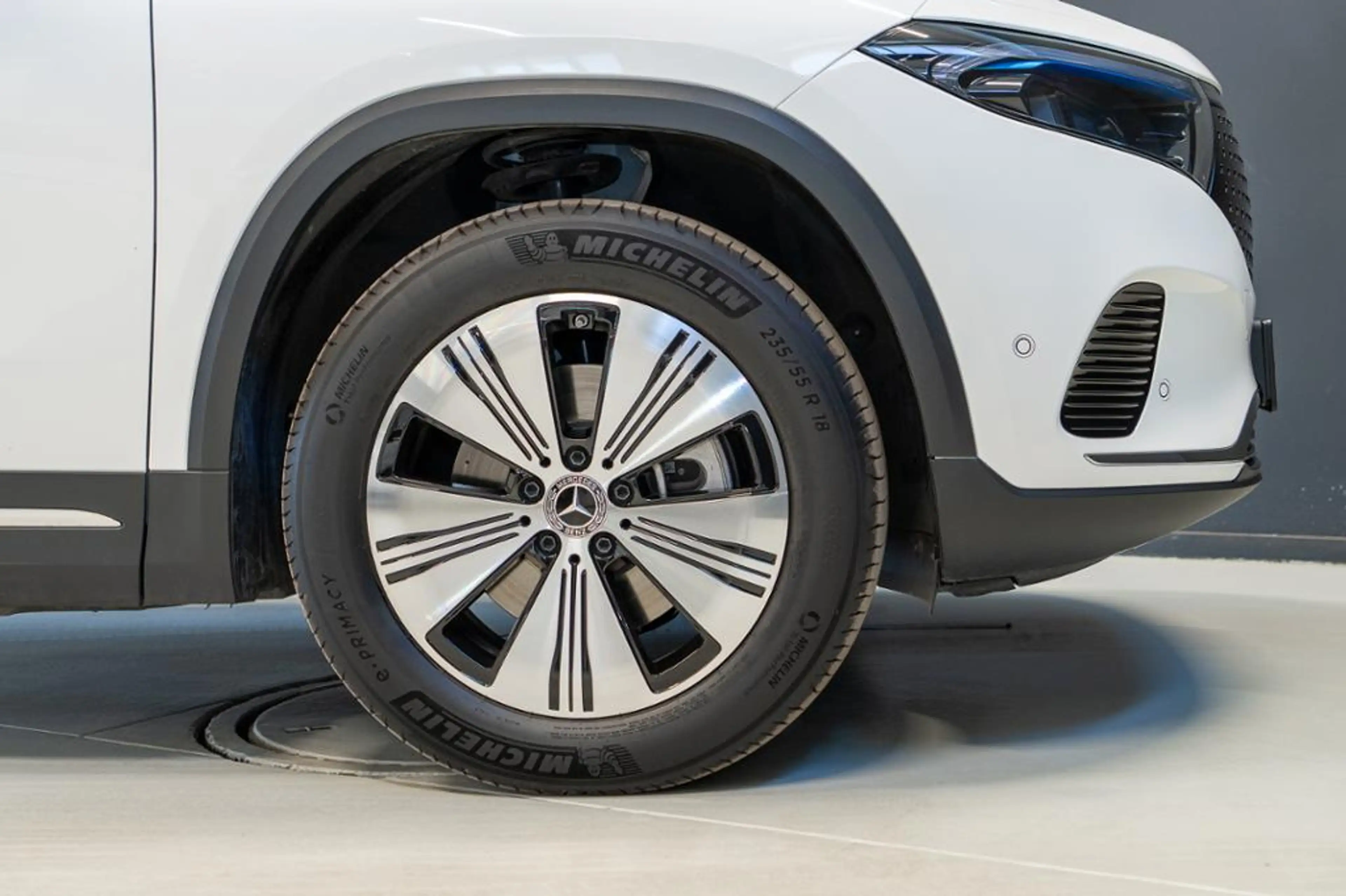 Mercedes-Benz EQA 300 4M *Progressive Pano LED Distronic 360° — photo 5